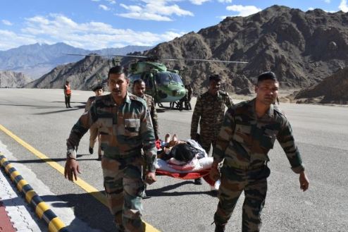 'Ladakh Accident Update  : लद्दाख में बस के खाई में गिरने से सात की मौत, 20 घायल | '